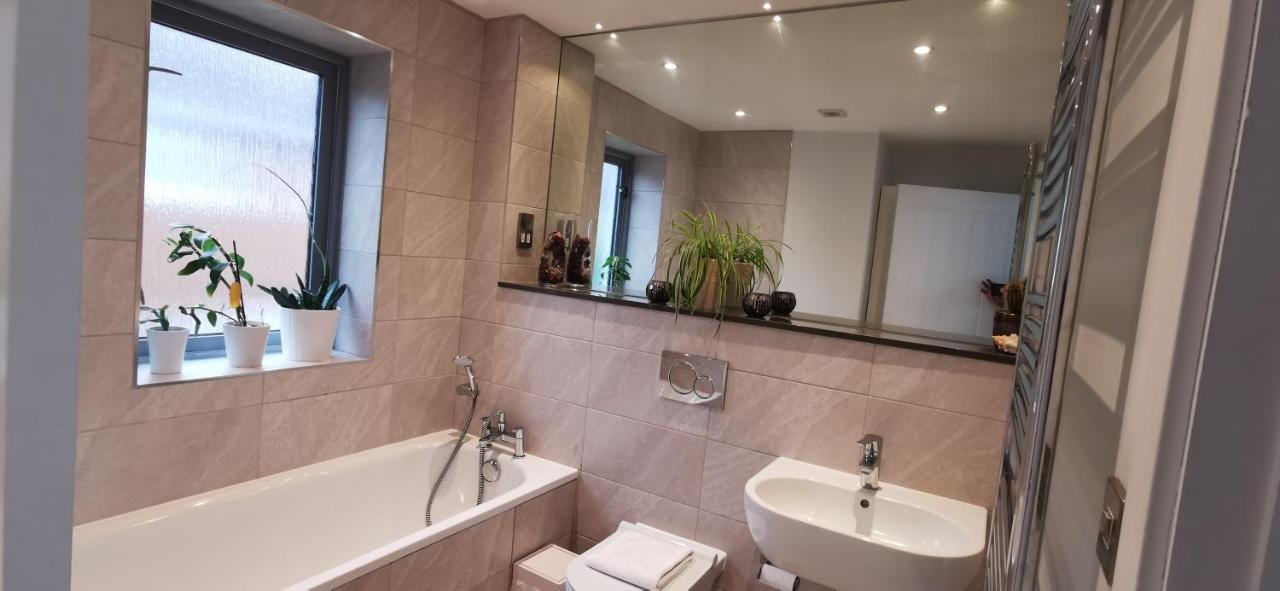 Modern City Centre House With Free Parking 캔터베리 외부 사진