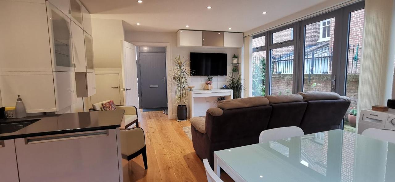 Modern City Centre House With Free Parking 캔터베리 외부 사진