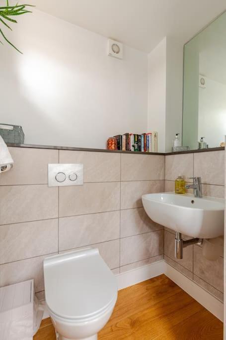 Modern City Centre House With Free Parking 캔터베리 외부 사진