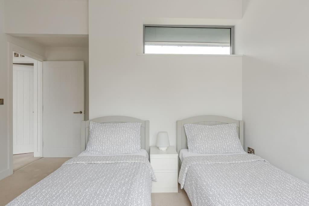 Modern City Centre House With Free Parking 캔터베리 외부 사진