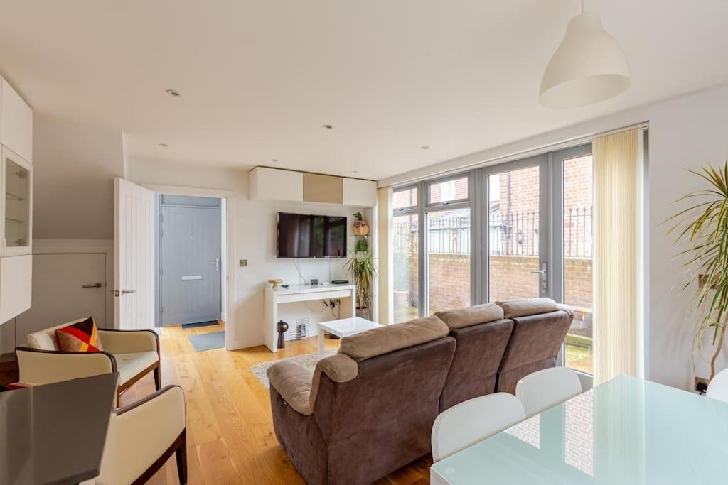 Modern City Centre House With Free Parking 캔터베리 외부 사진