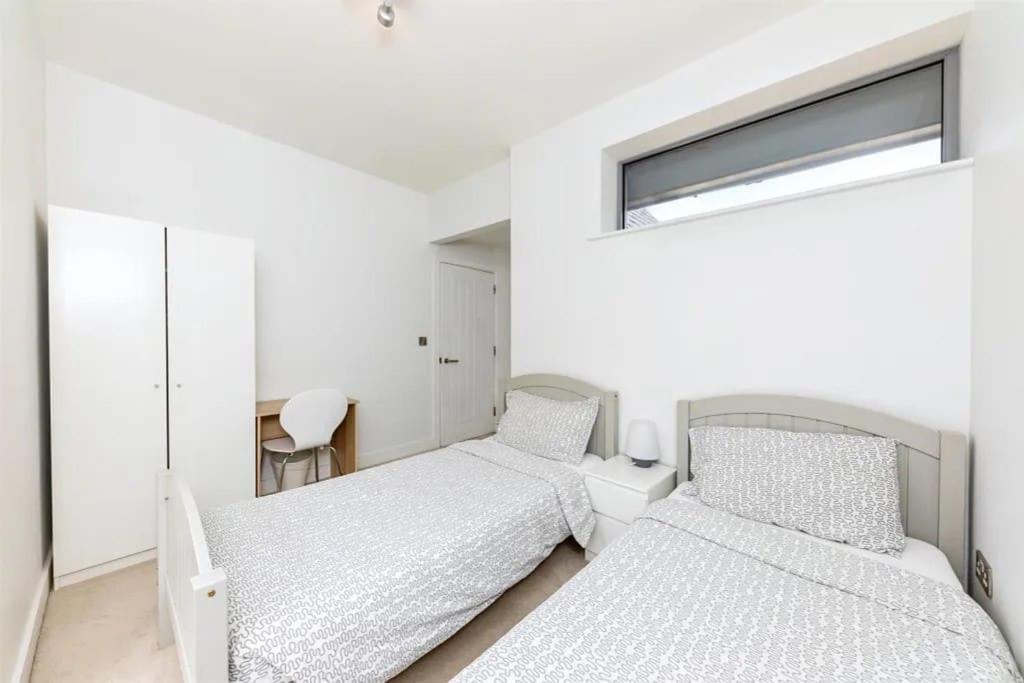 Modern City Centre House With Free Parking 캔터베리 외부 사진