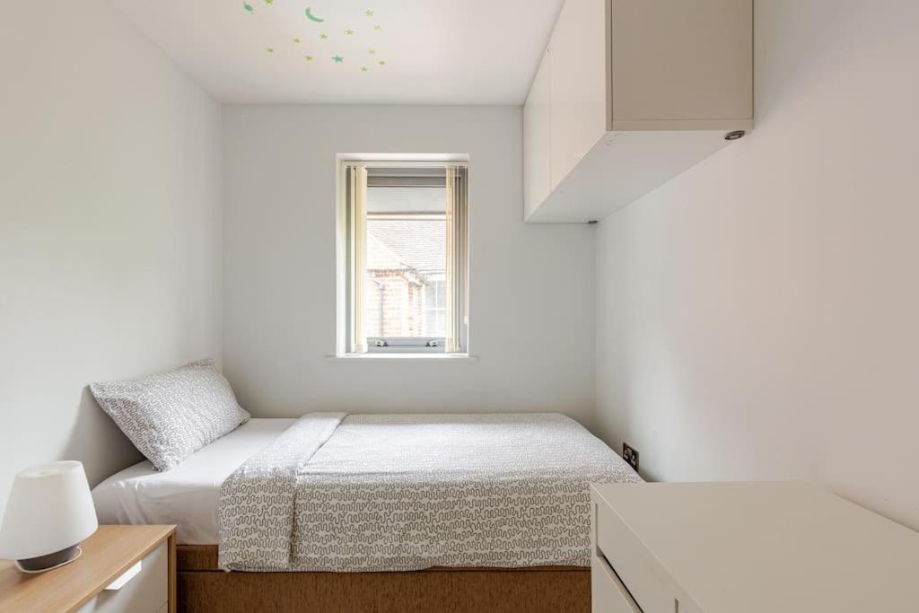Modern City Centre House With Free Parking 캔터베리 외부 사진