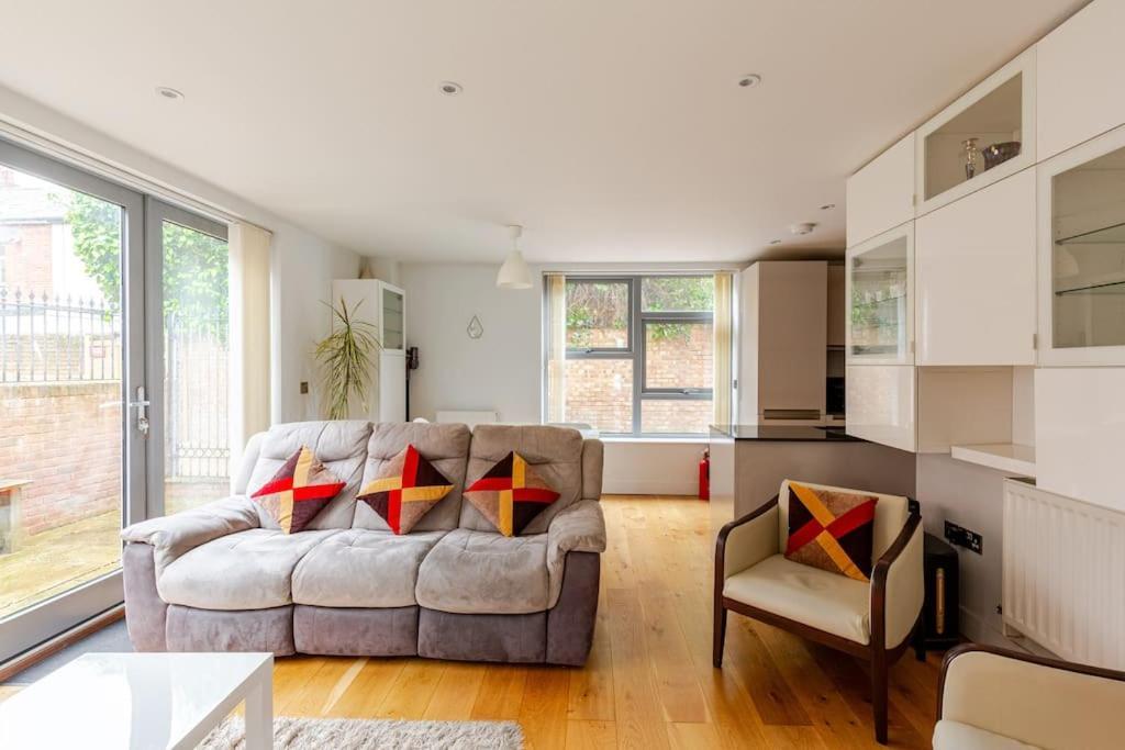 Modern City Centre House With Free Parking 캔터베리 외부 사진