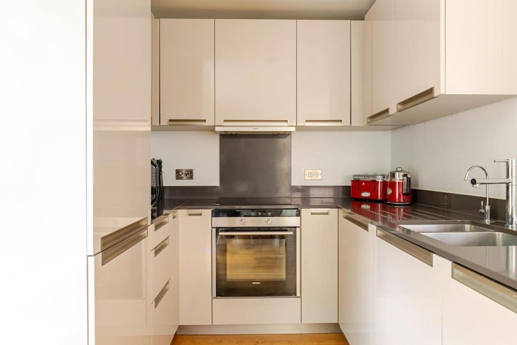 Modern City Centre House With Free Parking 캔터베리 외부 사진