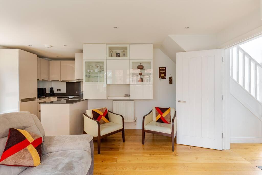 Modern City Centre House With Free Parking 캔터베리 외부 사진